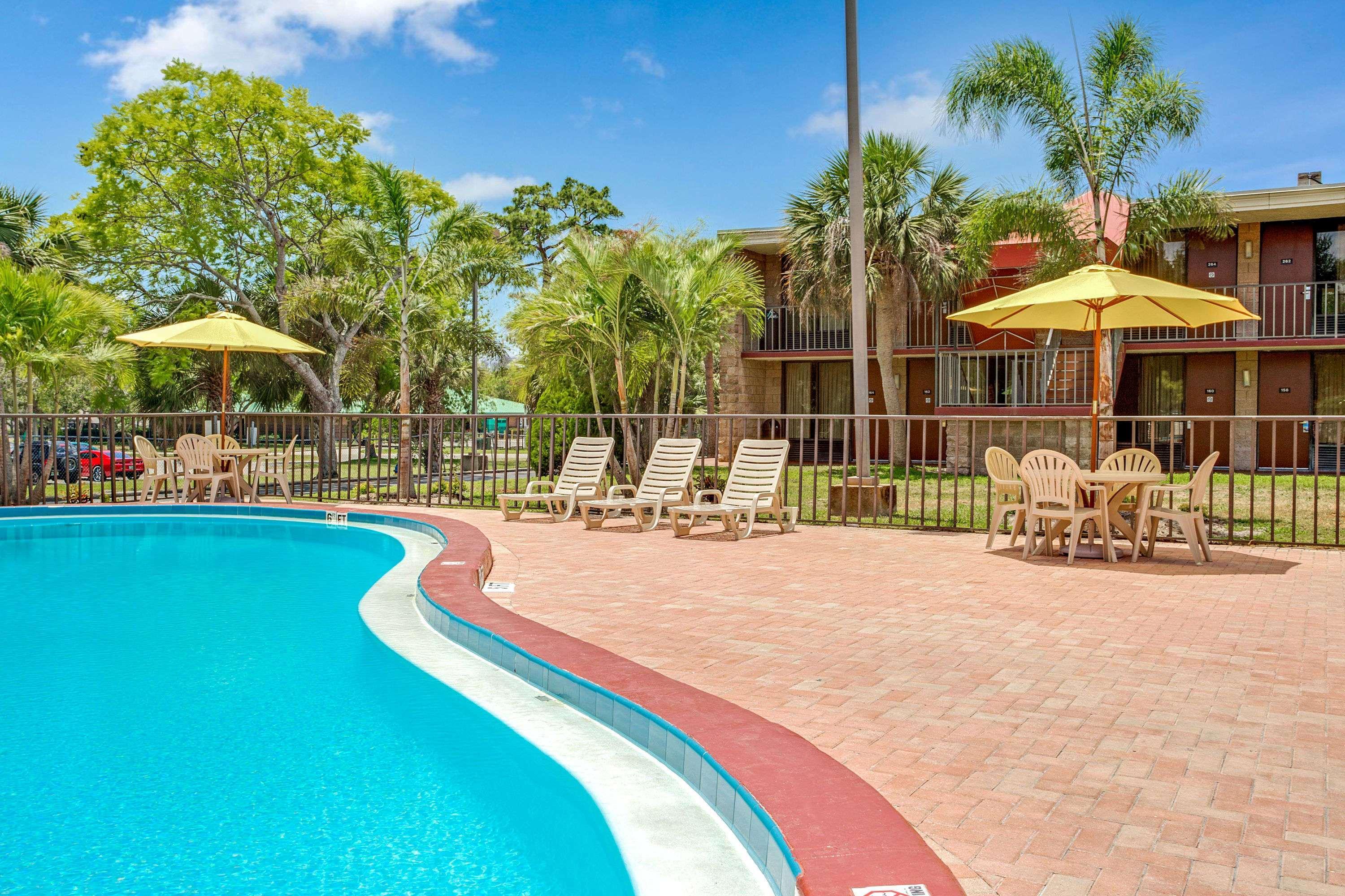 Days Inn By Wyndham Bradenton - Near The Gulf Exteriör bild