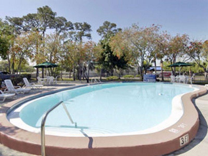 Days Inn By Wyndham Bradenton - Near The Gulf Exteriör bild