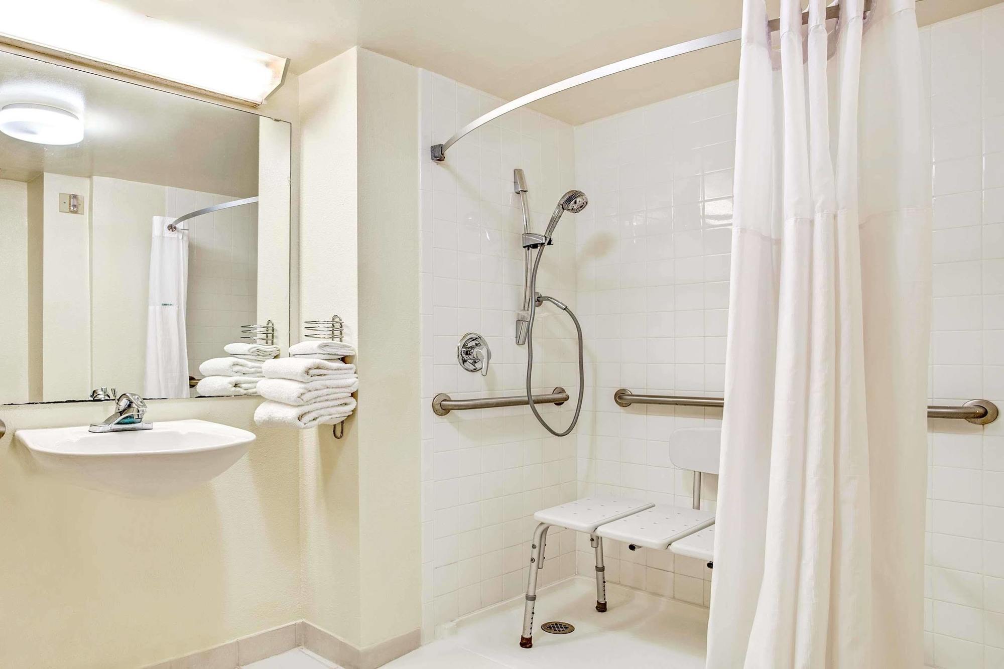 Days Inn By Wyndham Bradenton - Near The Gulf Exteriör bild